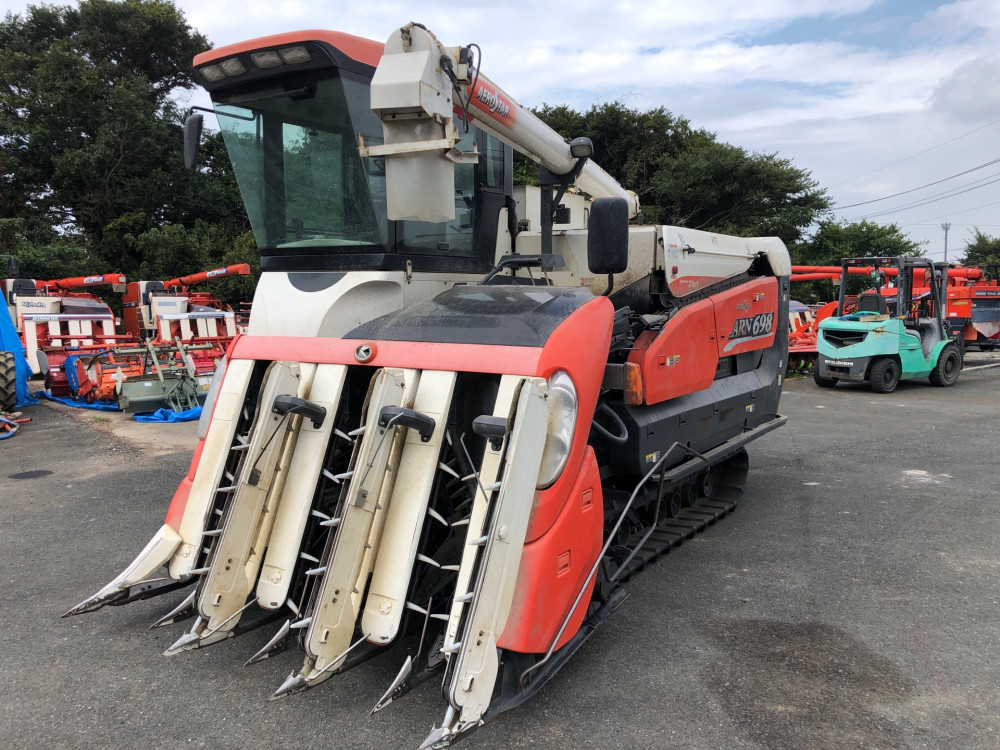 KUBOTA COMBINE HARVESTER　　ARN698 COMING IN